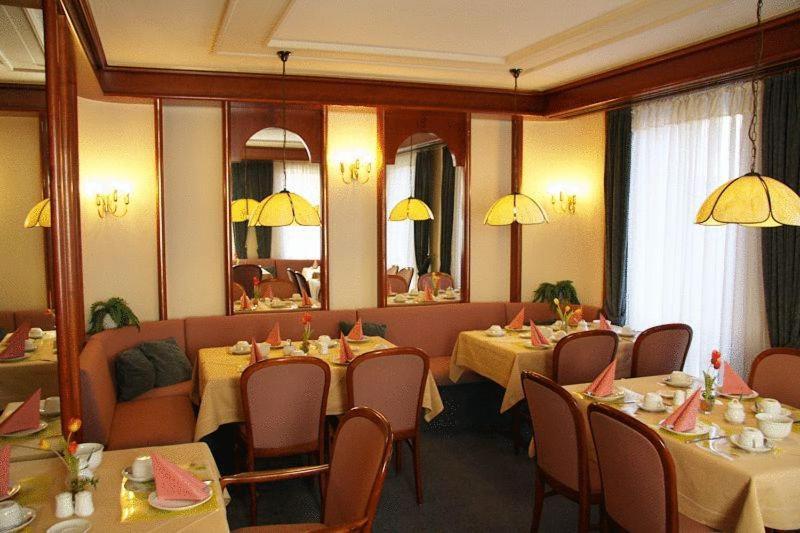Hotel Am Schelztor Esslingen am Neckar Exterior photo